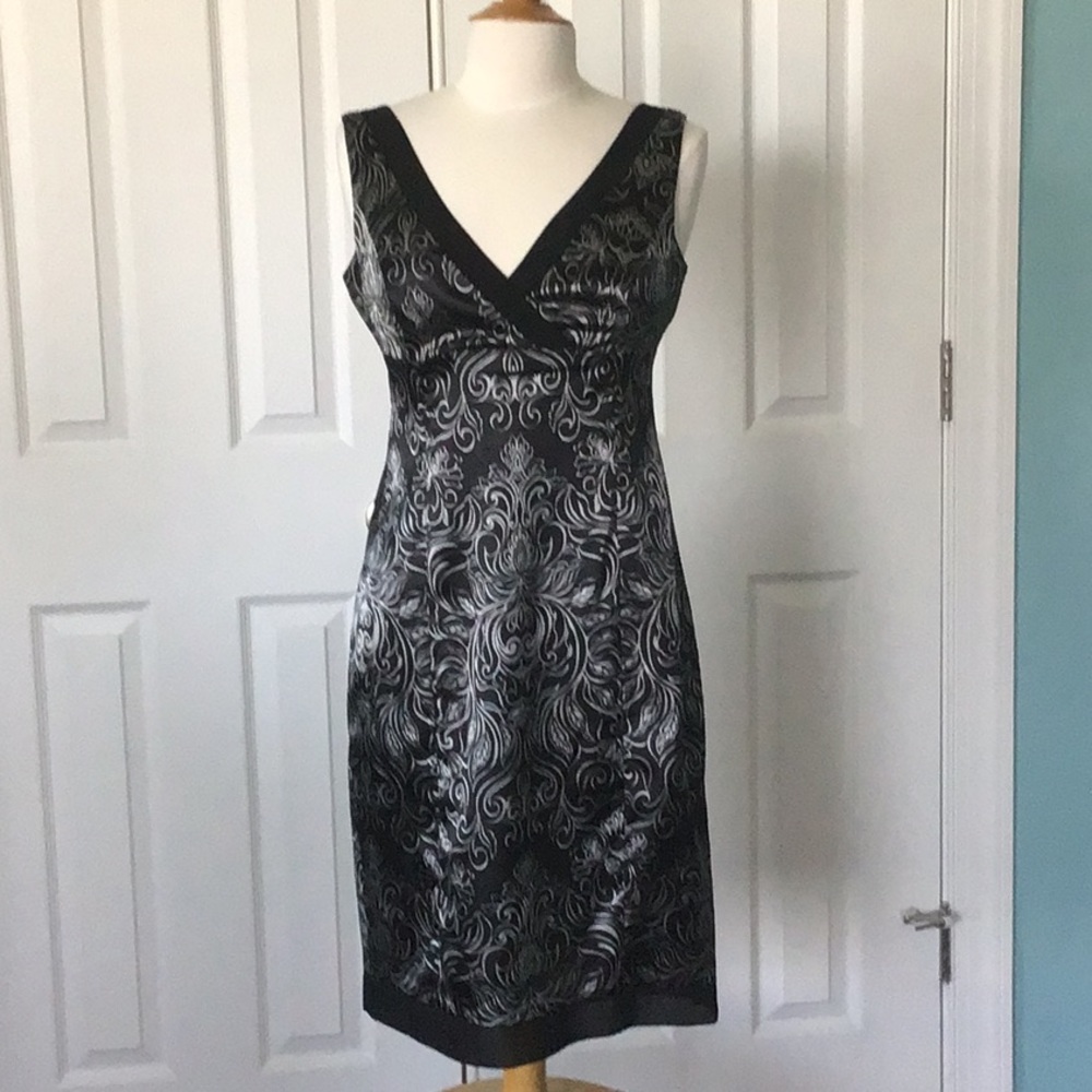 Jones Wear black & silver cocktail dress. Size 6